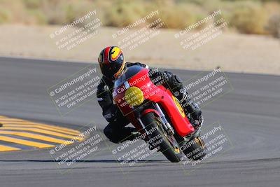 media/Oct-08-2022-SoCal Trackdays (Sat) [[1fc3beec89]]/Turn 10 (945am)/